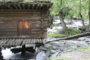 Water-powered cornmill in Sichuan_low-res Discover Danba - Tibetan gem in western Sichuan
