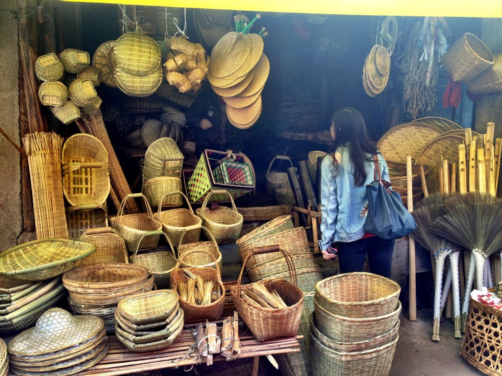 WildChina_Lincang Tomb Sweeping Holiday
