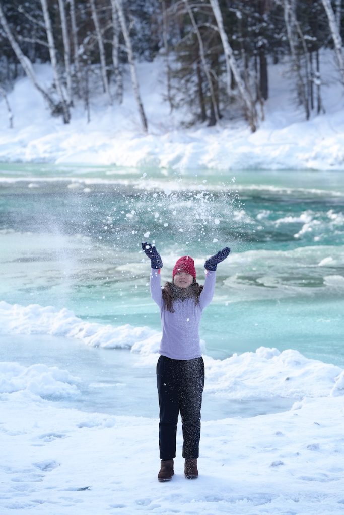 Faces of WildChina: Juanita Huang 黄千千 Juanita in the snow