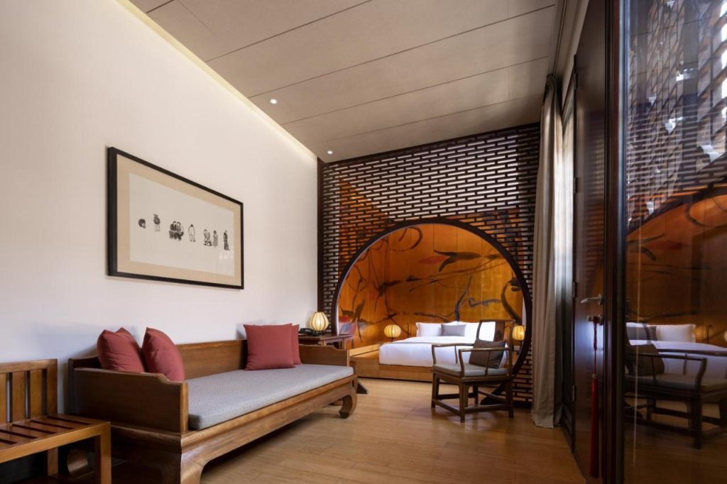 WildChina introduces the Best Boutique Hotels in China (2024) - A Jing’s Residence guest room, reflecting classic Chinese elegance.