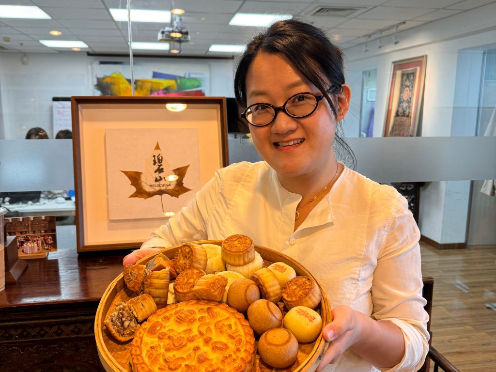 Mooncakes Across Regions: Celebrating Mid-Autumn Festival Mooncakes for Mid-autumn Festival