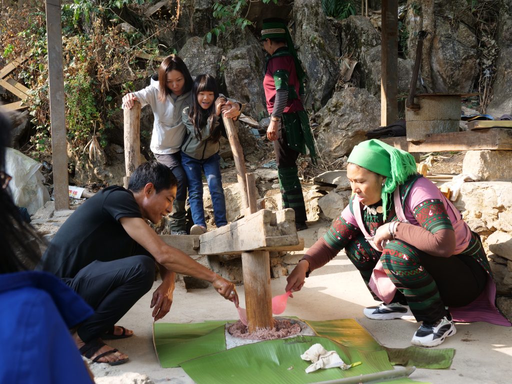 Voluntourism: Fostering Sustainable Change in Rural Yunnan Voluntourism: Fostering Sustainable Change in Rural Yunnan