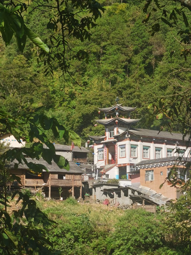 Hiking in China: Empowering Mountain Guides in Rural Yunnan Hiking in China