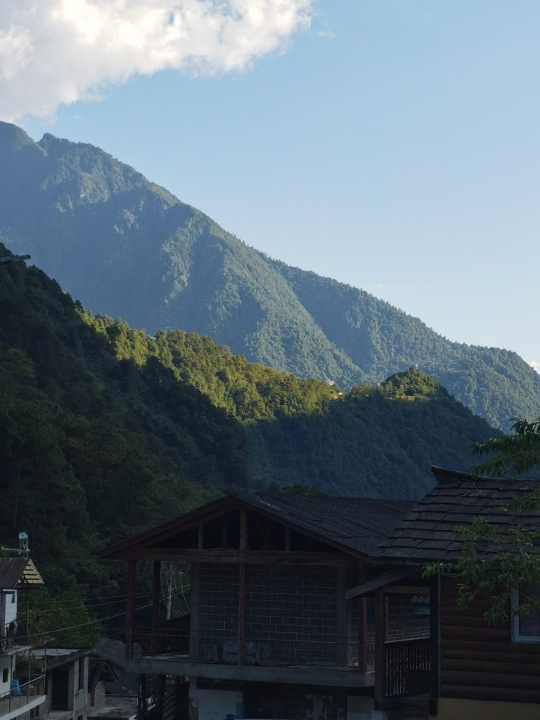 Hiking in China: Empowering Mountain Guides in Rural Yunnan Hiking in China: Empowering Mountain Guides in Rural Yunnan