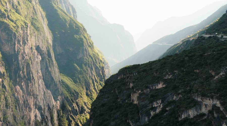 tiger leaping gorge shangri-la china
