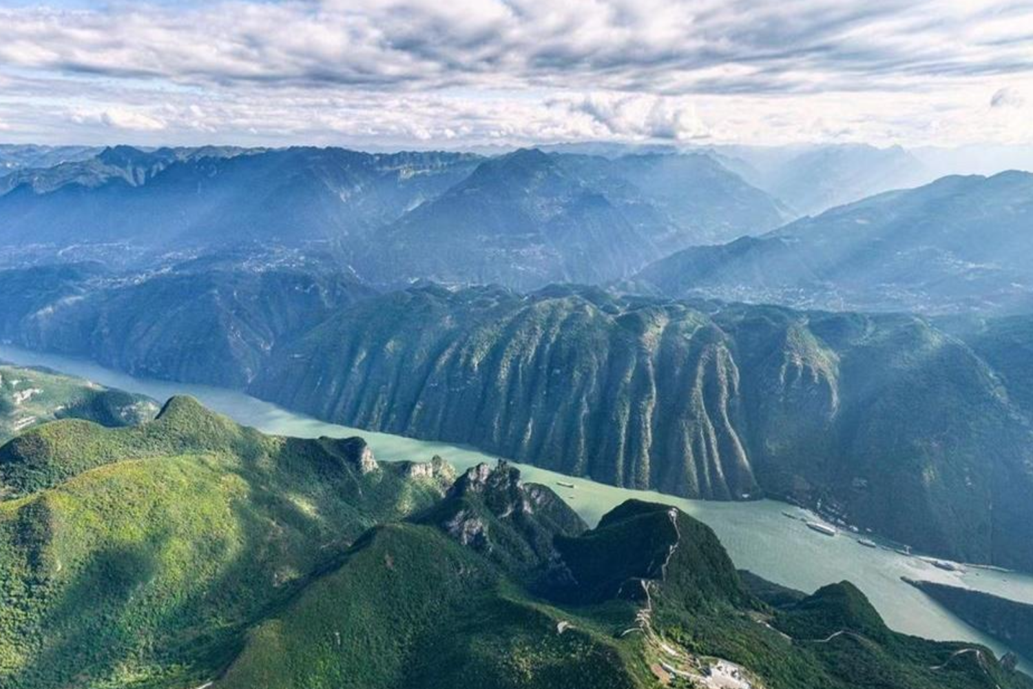 yangtze river china train yichang