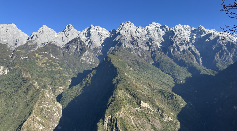 yulong snow mountain tiger leaping gorge yunnan china