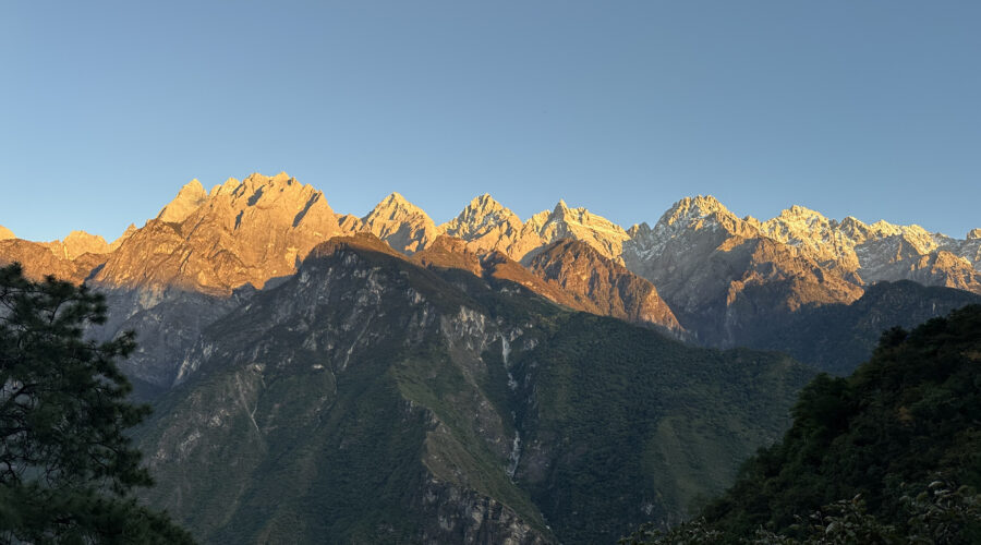 yulong snow mountain jade dragon mountain tiger leaping gorge yunnan china