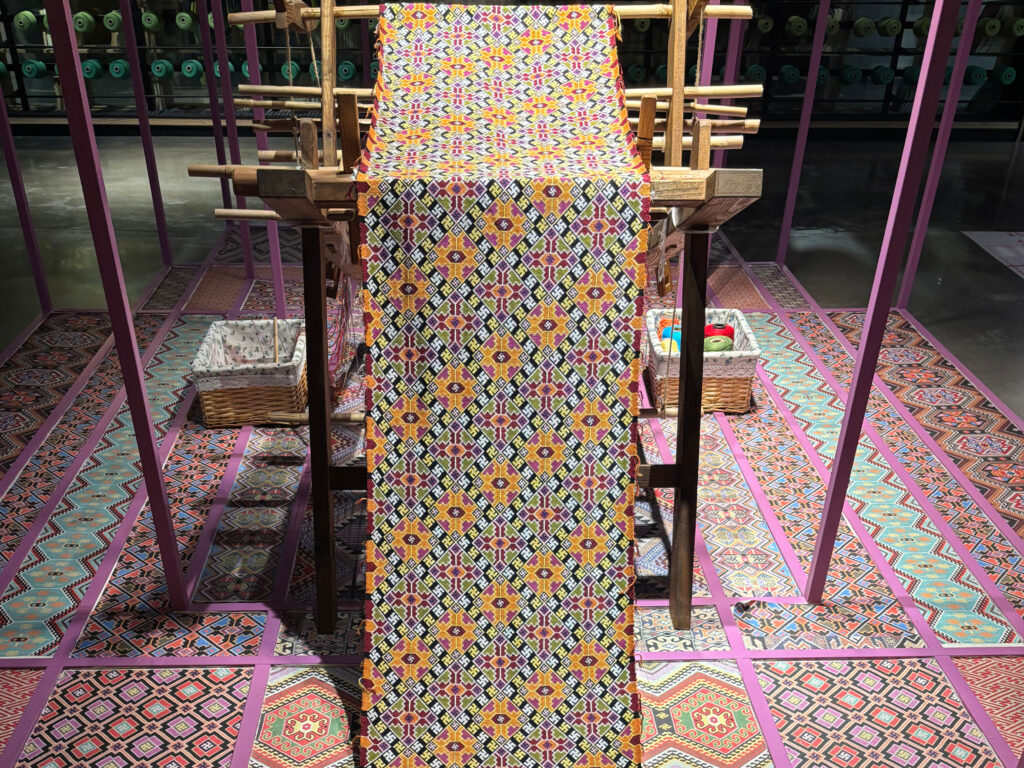 Beyond Zhangjiajie’s “Avatar Mountains”: The Art of Tujia Brocade Beyond Zhangjiajie’s “Avatar Mountains”: The Art of Tujia Brocade