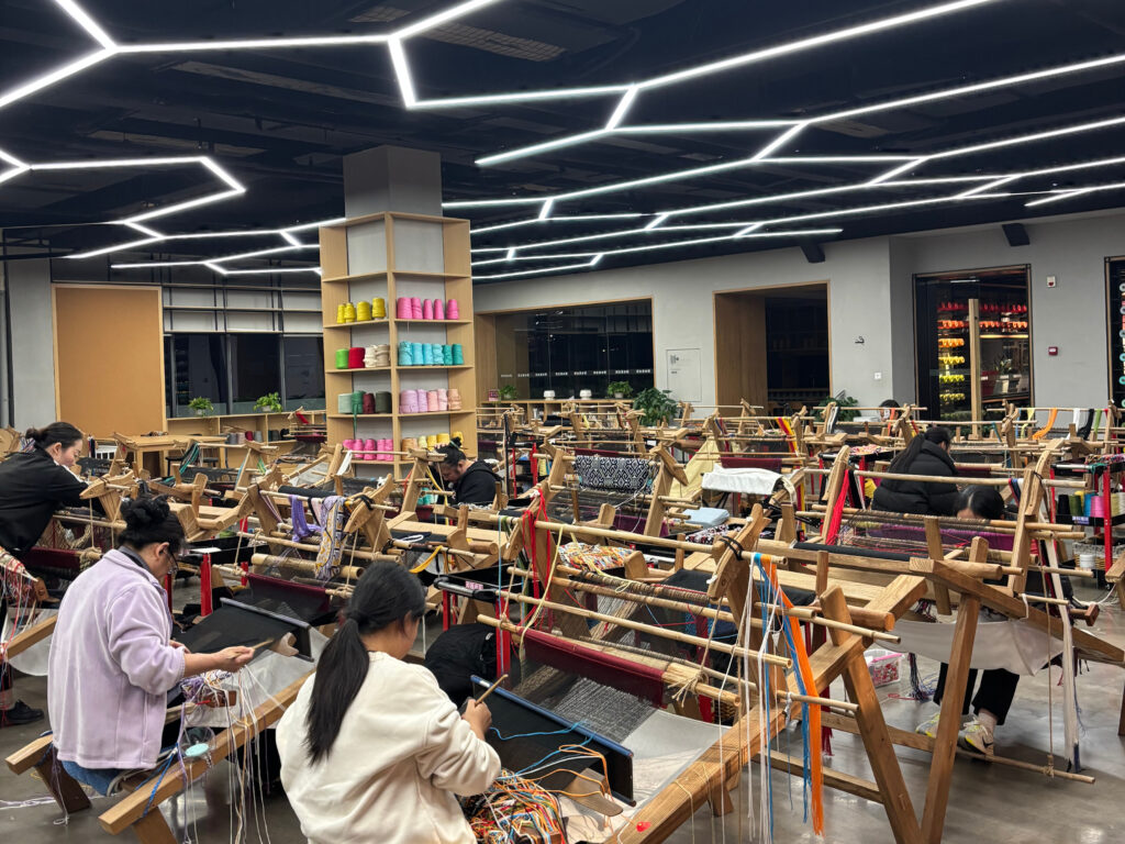 Beyond Zhangjiajie’s “Avatar Mountains”: The Art of Tujia Brocade Beyond Zhangjiajie’s “Avatar Mountains”: The Art of Tujia Brocade